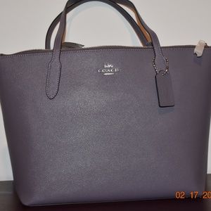 NWT Coach Zip top tote in Vintage purple
